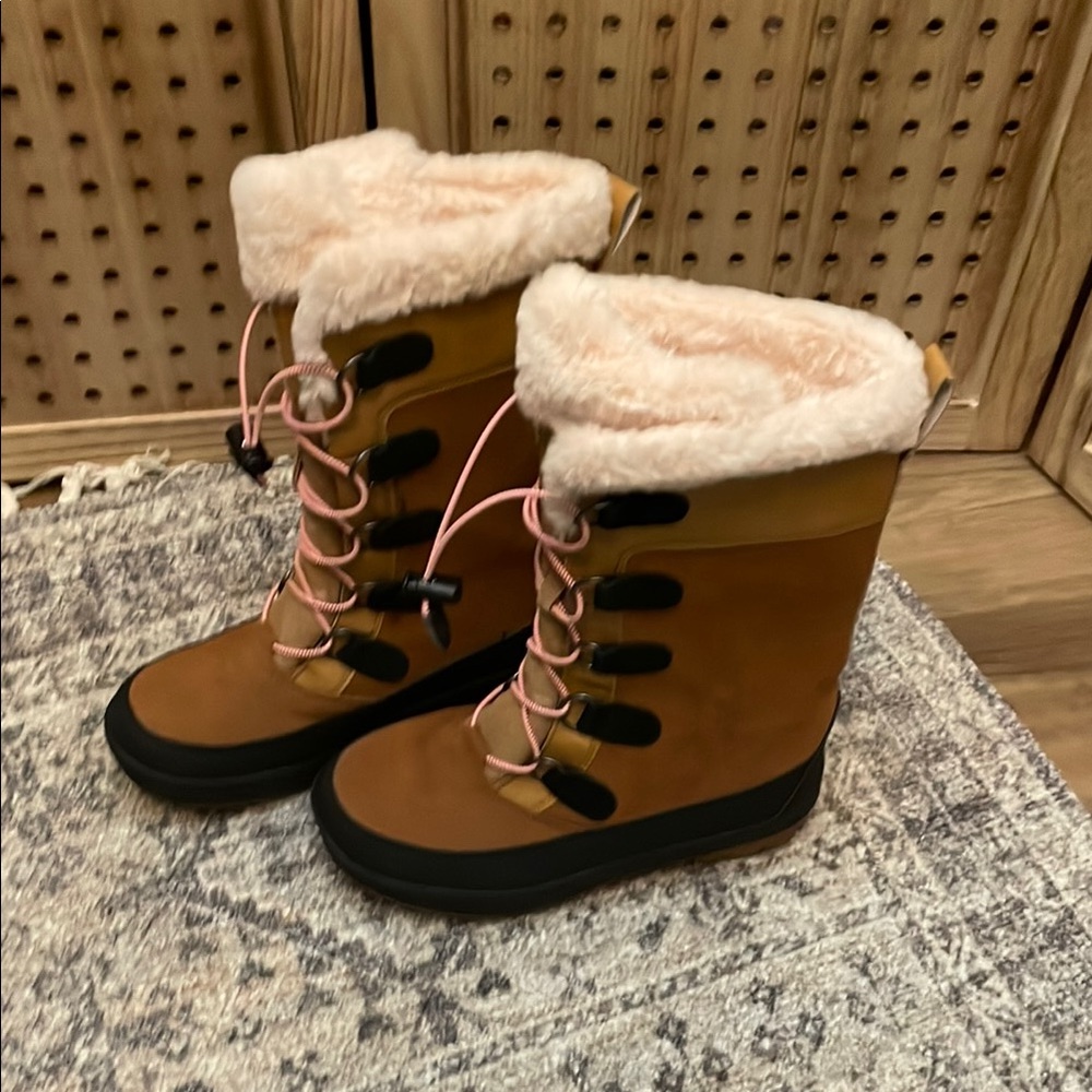 Stylish Winter Boots with‎ Faux Fur Lining